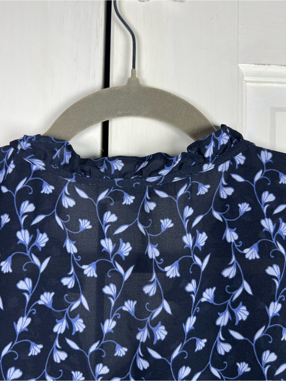 Loft Navy Blue Floral Peplum Hem Blouse Top Small Medium - Picture 4 of 7